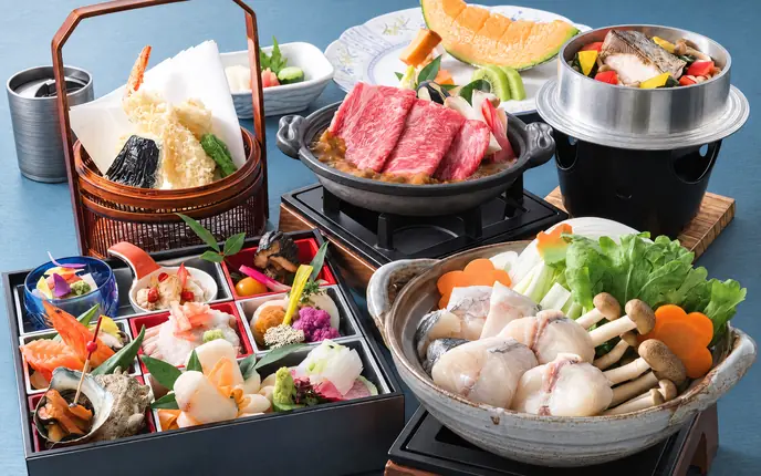 Dinner at Amanohashidate Hotel: a set course and a hot pot