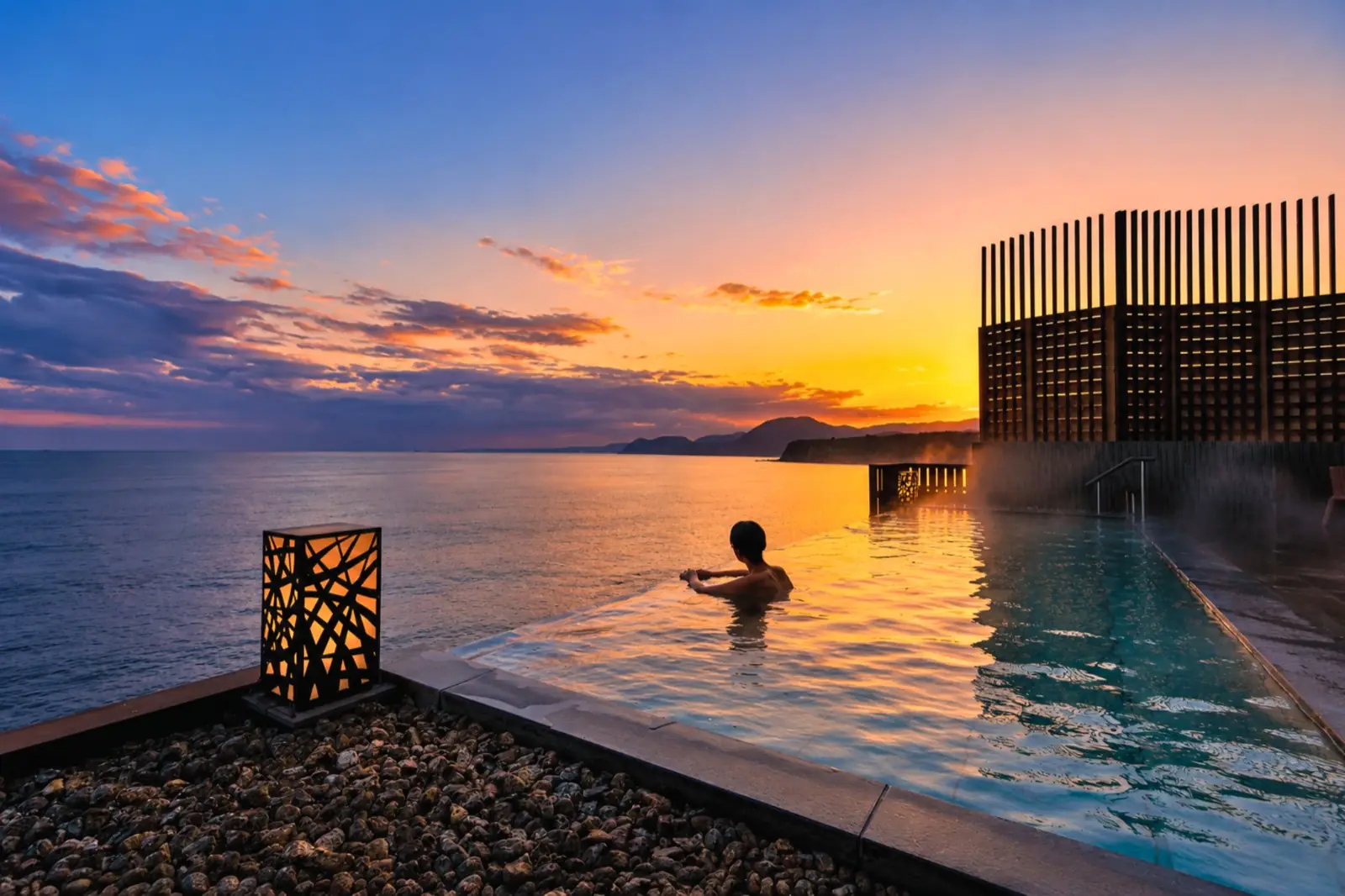 An open-air bath facing the sunset